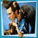 El detective de mascotas Ace Ventura con un mono.