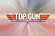 Carátula de la tragaperras Top Gun con un caza Grumman F-14 en el aire y el título de la slot en medio.